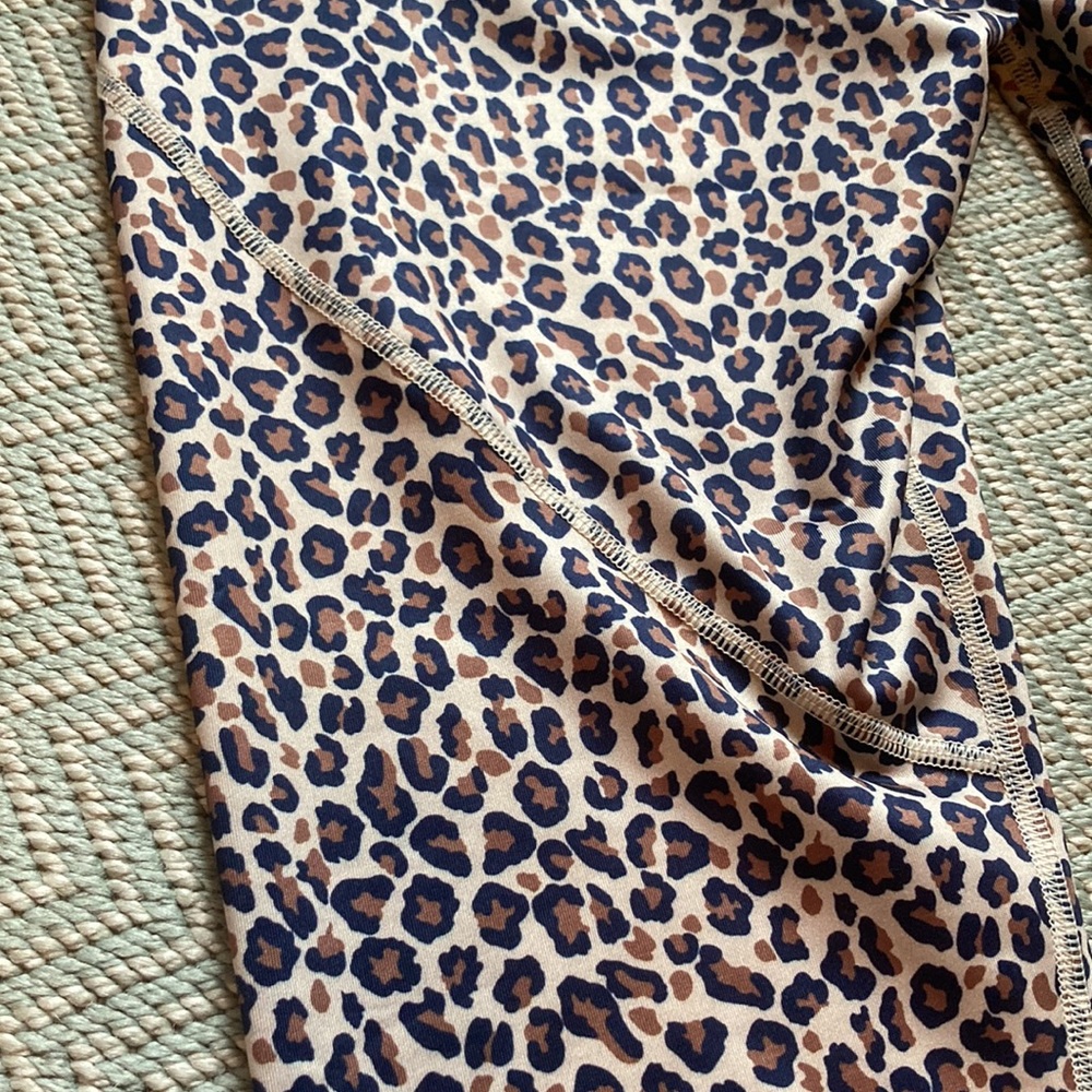 New Crown & Ivy Animal Print Leggings - Picture 4 of 6